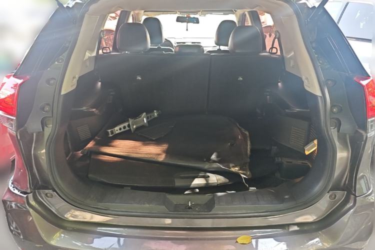 Used Nissan X-Trail 2017 2.0L CVT Comfort Edition 2WD Trunk