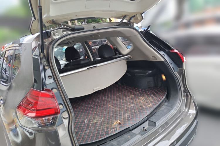 Used Nissan X-Trail 2017 2.0L CVT Comfort Edition 2WD Trunk