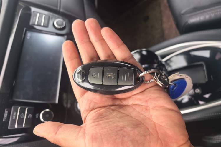 Used Nissan X-Trail 2017 2.0L CVT Comfort Edition 2WD Vehicle Key