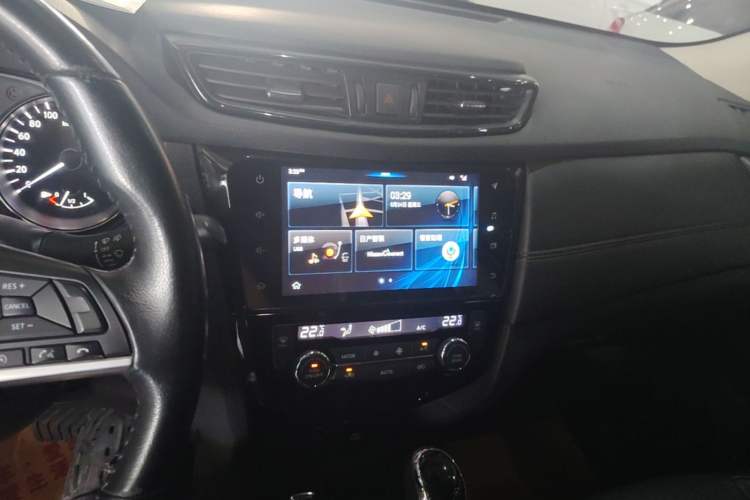 Used Nissan X-Trail 2019 2.0L CVT Smart Connect Comfort Edition 2WD Audio And AC Panel