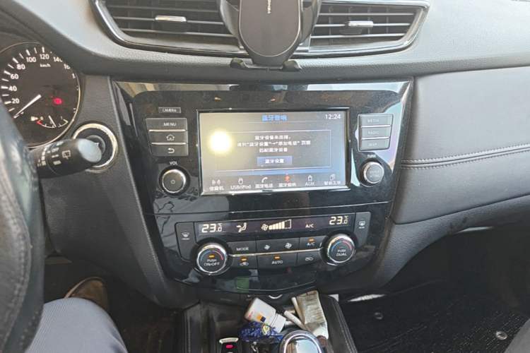 Used Nissan X-Trail 2019 2.0L CVT Comfort Edition 2WD Audio And AC Panel