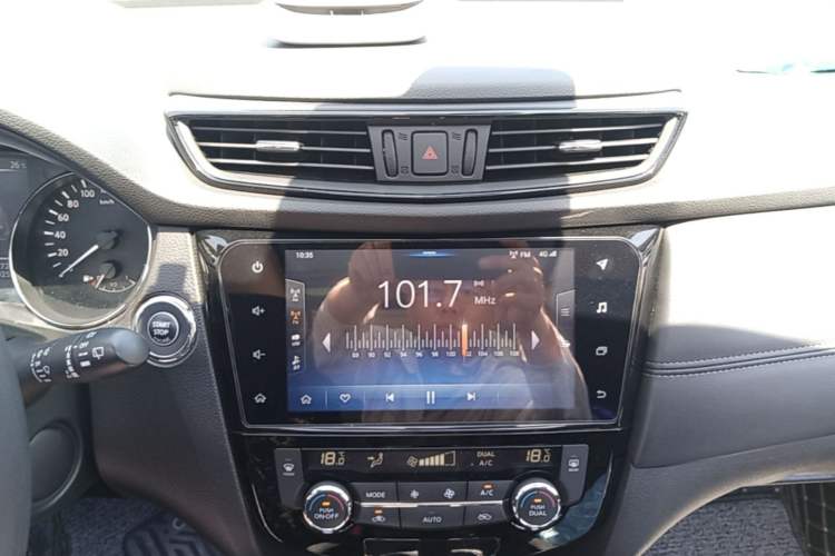 Used Nissan X-Trail 2019 2.0L CVT Smart Connect Comfort Edition 2WD Audio And AC Panel