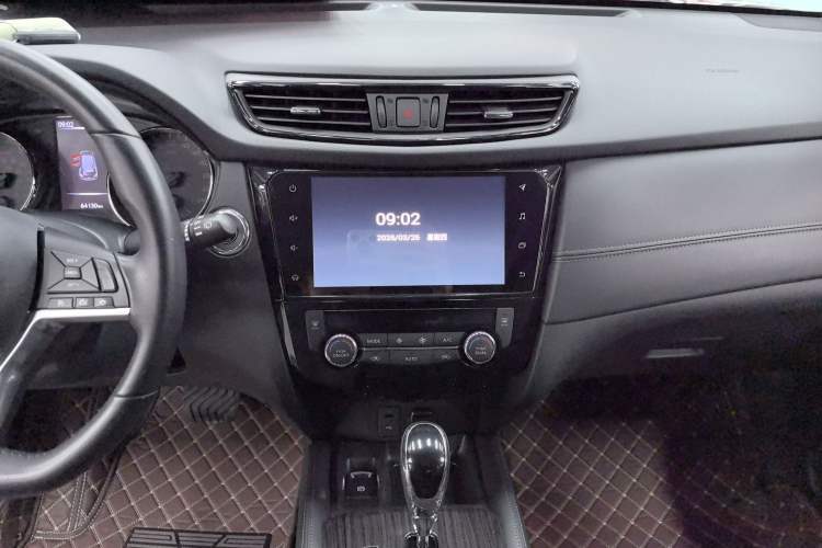 Used Nissan X-Trail 2019 2.0L CVT Smart Connect Comfort Edition 2WD Audio And AC Panel
