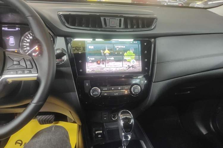 Used Nissan X-Trail 2019 2.0L CVT Smart Connect Comfort Edition 2WD Audio And AC Panel
