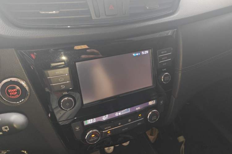 Used Nissan X-Trail 2019 2.0L CVT Comfort Edition 2WD Audio And AC Panel