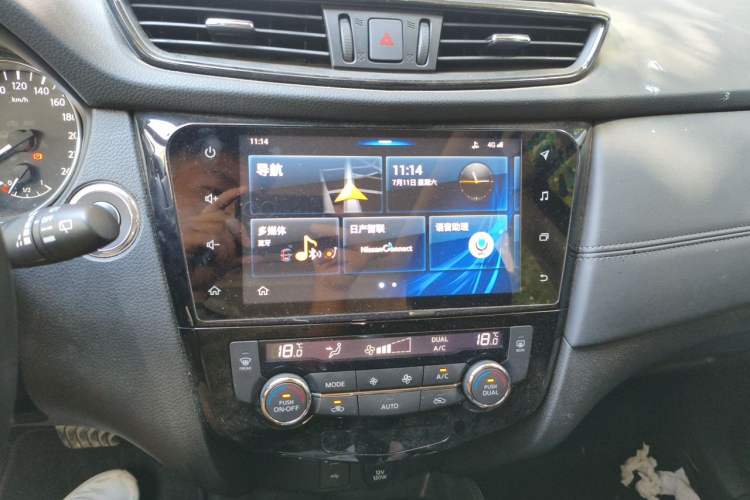 Used Nissan X-Trail 2019 2.0L CVT Smart Connect Comfort Edition 2WD Audio And AC Panel