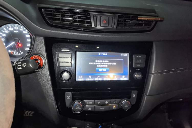 Used Nissan X-Trail 2019 2.0L CVT Comfort Edition 2WD Audio And AC Panel