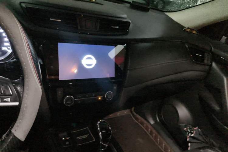 Used Nissan X-Trail 2019 2.0L CVT Smart Connect Comfort Edition 2WD Audio And AC Panel