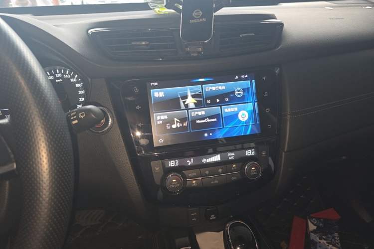 Used Nissan X-Trail 2019 2.0L CVT Smart Connect Comfort Edition 2WD Audio And AC Panel