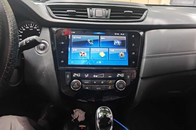 Used Nissan X-Trail 2019 2.0L CVT Smart Connect Comfort Edition 2WD Audio And AC Panel