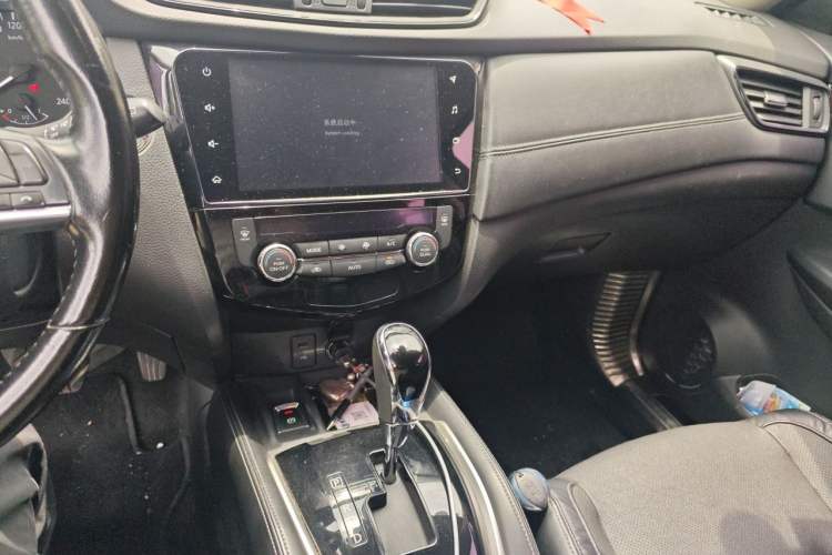 Used Nissan X-Trail 2019 2.0L CVT Comfort Edition 2WD Audio And AC Panel