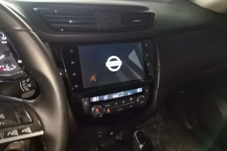 Used Nissan X-Trail 2019 2.0L CVT Smart Connect Comfort Edition 2WD Audio And AC Panel