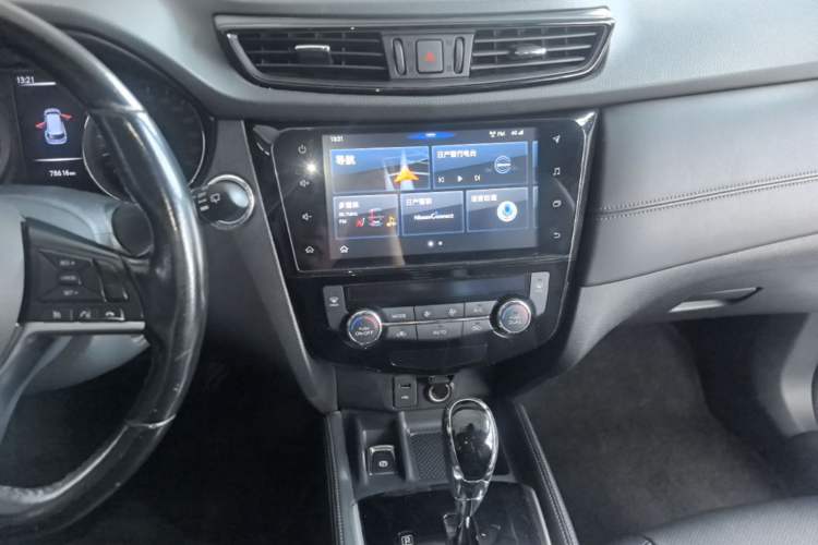 Used Nissan X-Trail 2019 2.0L CVT Smart Connect Comfort Edition 2WD Audio And AC Panel