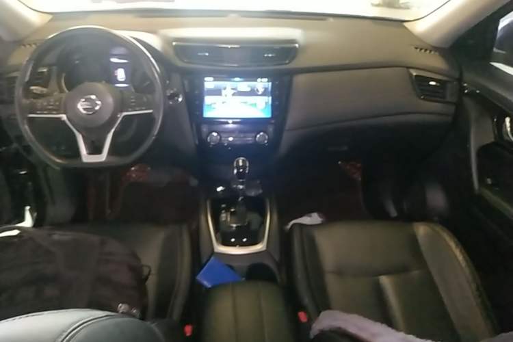 Used Nissan X-Trail 2019 2.0L CVT Smart Connect Comfort Edition 2WD Audio And AC Panel