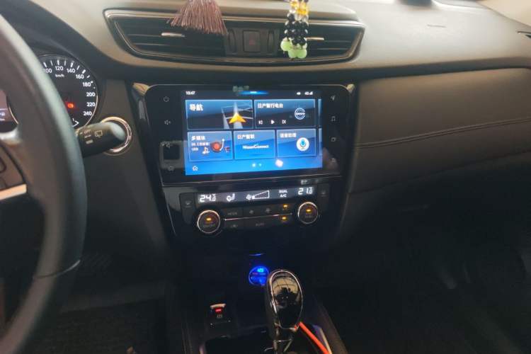 Used Nissan X-Trail 2019 2.0L CVT Smart Connect Comfort Edition 2WD Audio And AC Panel