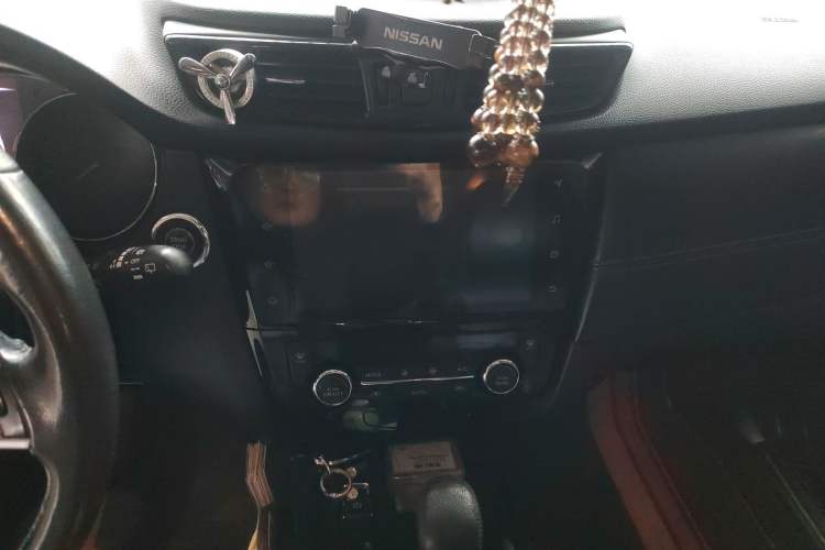 Used Nissan X-Trail 2019 2.0L CVT Smart Connect Comfort Edition 2WD Audio And AC Panel