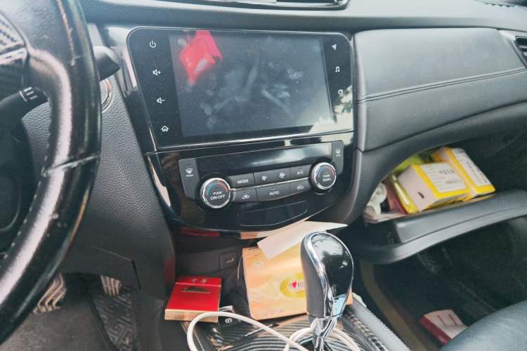 Used Nissan X-Trail 2019 2.0L CVT Smart Connect Comfort Edition 2WD Audio And AC Panel
