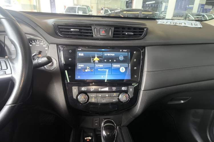Used Nissan X-Trail 2019 2.0L CVT Smart Connect Comfort Edition 2WD Audio And AC Panel