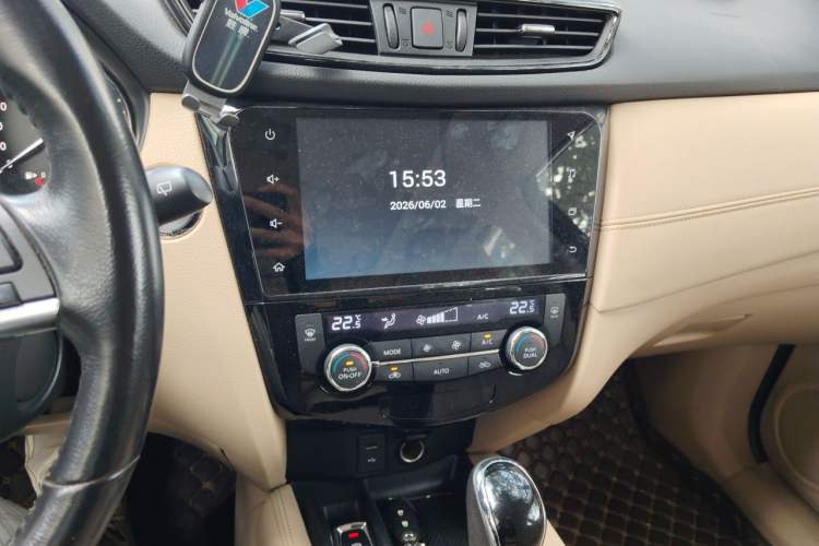 Used Nissan X-Trail 2019 2.0L CVT Smart Connect Comfort Edition 2WD Audio And AC Panel