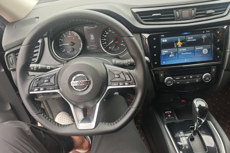 Used Nissan X-Trail 2019 2.0L CVT Smart Connect Comfort Edition 2WD Center Console