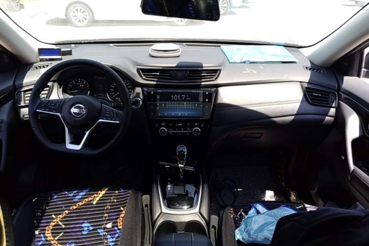 Used Nissan X-Trail 2019 2.0L CVT Smart Connect Comfort Edition 2WD Center Console