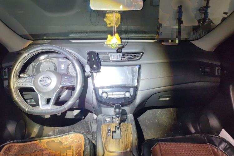 Used Nissan X-Trail 2019 2.0L CVT Smart Connect Comfort Edition 2WD Center Console