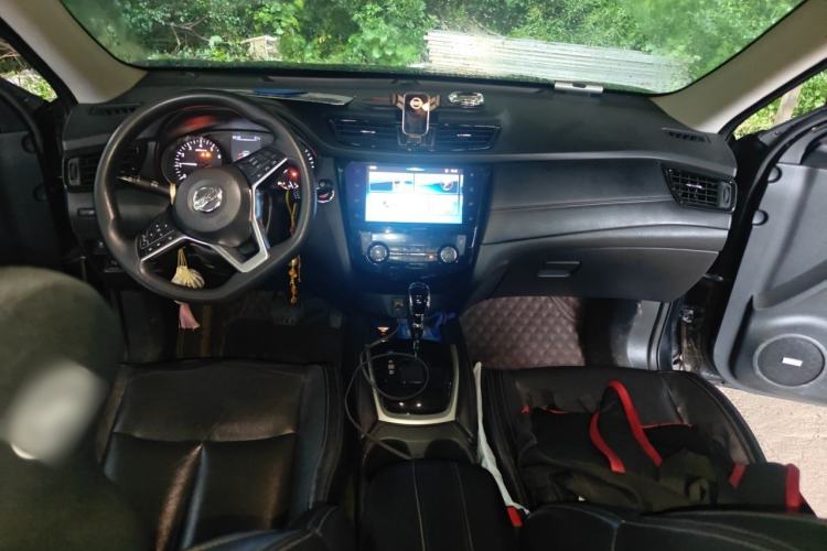 Used Nissan X-Trail 2019 2.5L CVT Smart Connect Leading Edition 4WD Center Console