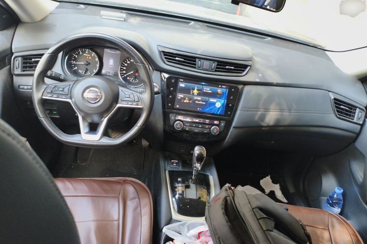 Used Nissan X-Trail 2019 2.0L CVT Smart Connect Comfort Edition 2WD Center Console