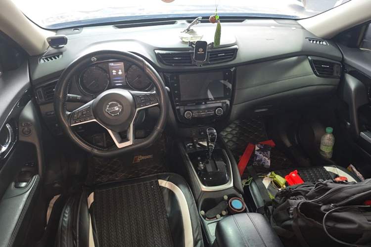 Used Nissan X-Trail 2019 2.0L CVT Smart Connect Comfort Edition 2WD Center Console