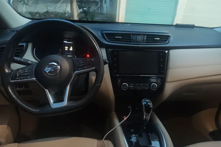 Used Nissan X-Trail 2019 2.0L CVT Smart Connect Comfort Edition 2WD Center Console