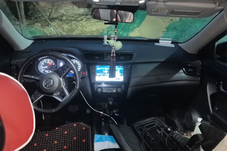 Used Nissan X-Trail 2019 2.5L CVT Smart Connect Luxury Edition 4WD Center Console
