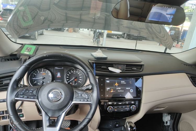 Used Nissan X-Trail 2019 2.0L CVT Smart Connect Comfort Edition 2WD Center Console
