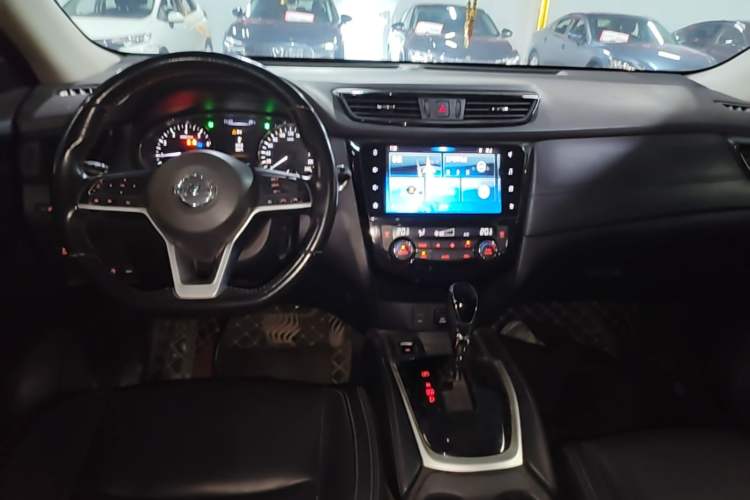 Used Nissan X-Trail 2019 2.0L CVT Smart Connect Comfort Edition 2WD Center Console