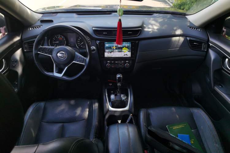 Used Nissan X-Trail 2019 2.0L CVT Smart Connect Comfort Edition 2WD Center Console