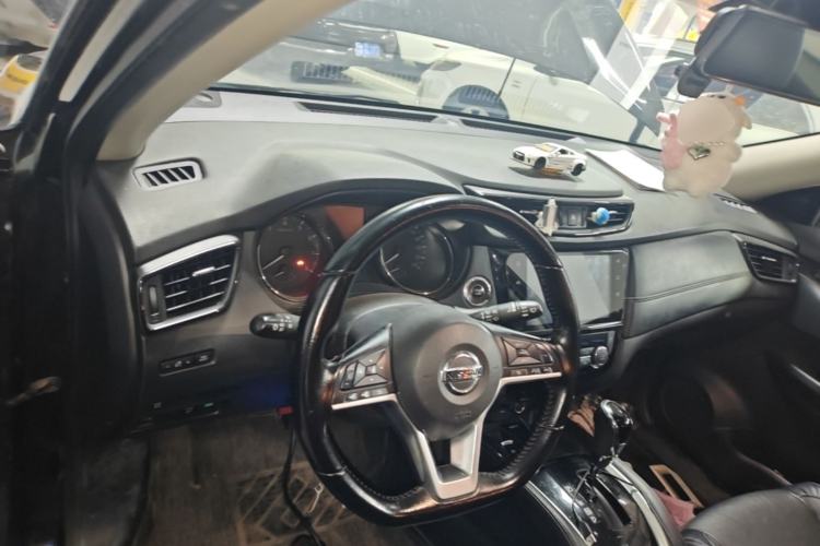 Used Nissan X-Trail 2019 2.0L CVT Smart Connect Comfort Edition 2WD Center Console
