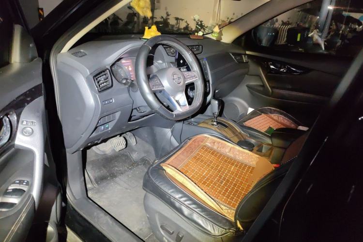 Used Nissan X-Trail 2019 2.0L CVT Smart Connect Comfort Edition 2WD Driver Seat
