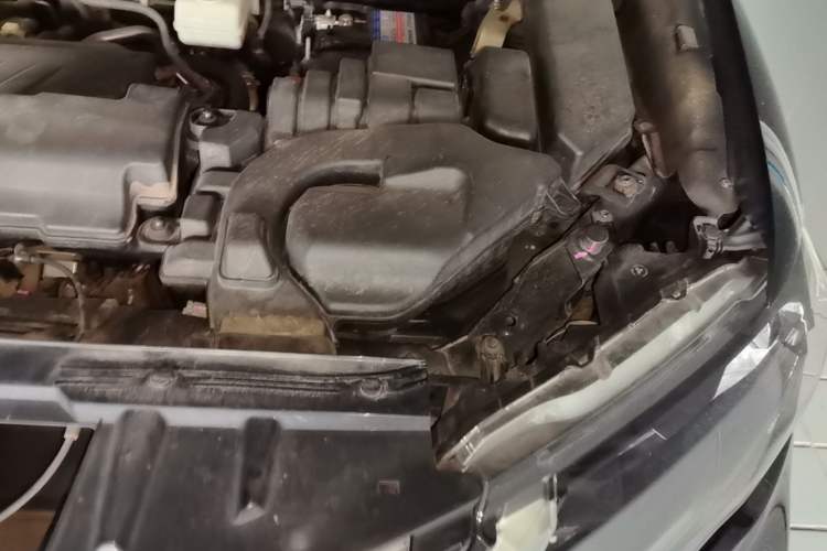 Used Nissan X-Trail 2019 2.0L CVT Smart Connect Comfort Edition 2WD Engine Bay Left