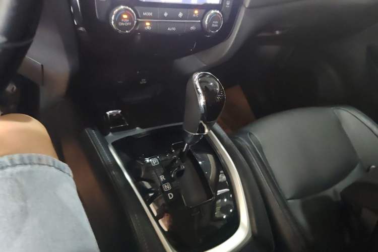 Used Nissan X-Trail 2019 2.0L CVT Smart Connect Comfort Edition 2WD Gear Lever