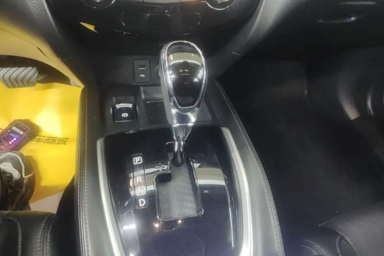Used Nissan X-Trail 2019 2.0L CVT Smart Connect Comfort Edition 2WD Gear Lever