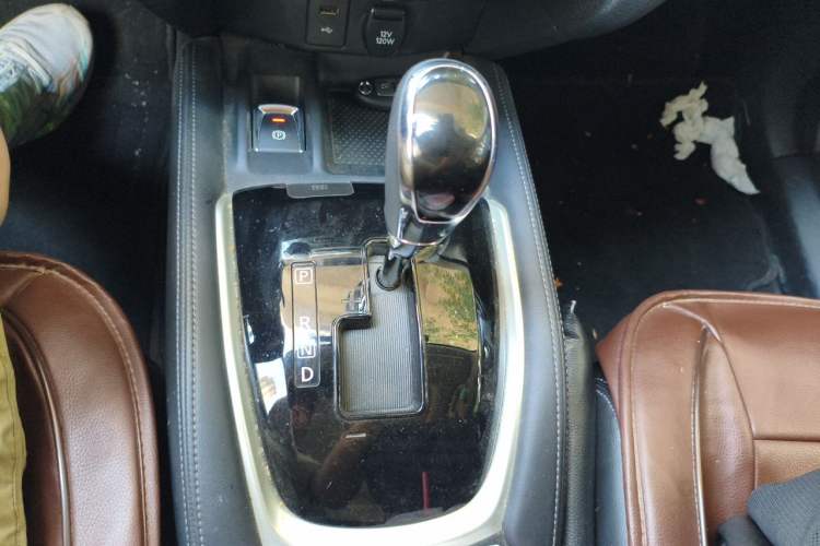 Used Nissan X-Trail 2019 2.0L CVT Smart Connect Comfort Edition 2WD Gear Lever