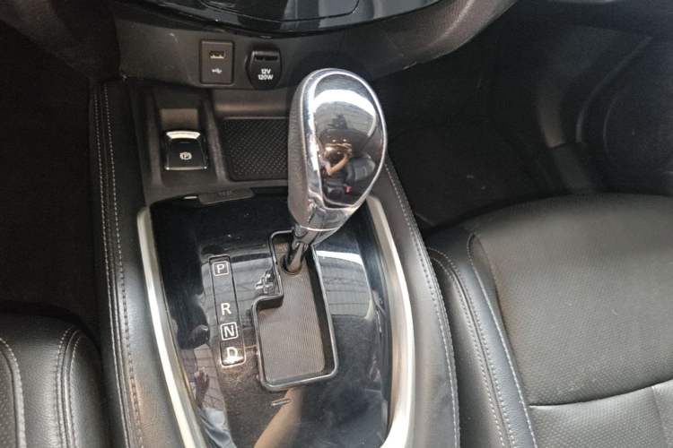 Used Nissan X-Trail 2019 2.0L CVT Smart Connect Comfort Edition 2WD Gear Lever