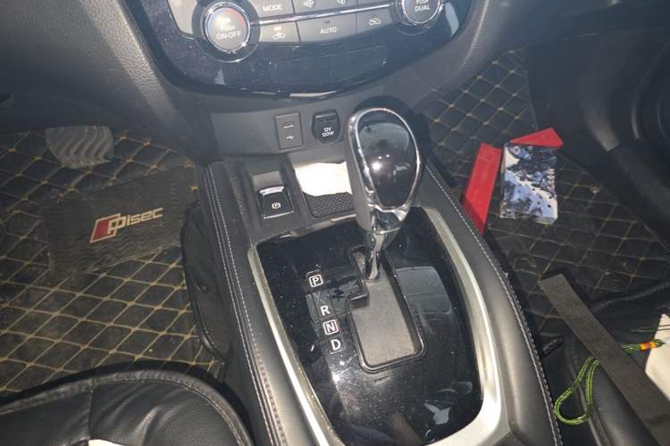 Used Nissan X-Trail 2019 2.0L CVT Smart Connect Comfort Edition 2WD Gear Lever