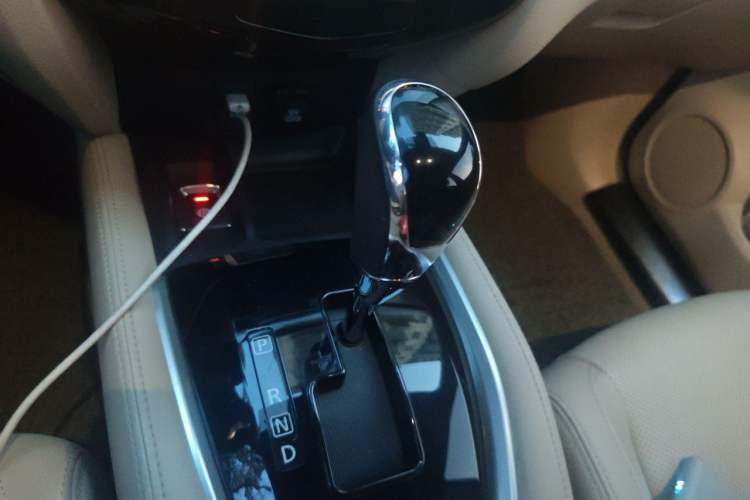 Used Nissan X-Trail 2019 2.0L CVT Smart Connect Comfort Edition 2WD Gear Lever