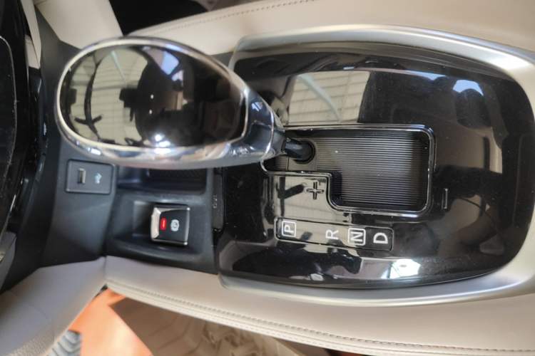 Used Nissan X-Trail 2019 2.0L CVT Smart Connect Comfort Edition 2WD Gear Lever