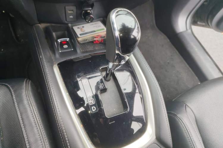 Used Nissan X-Trail 2019 2.0L CVT Smart Connect Comfort Edition 2WD Gear Lever