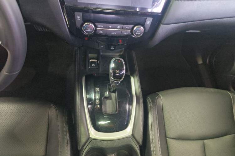 Used Nissan X-Trail 2019 2.0L CVT Smart Connect Comfort Edition 2WD Gear Lever