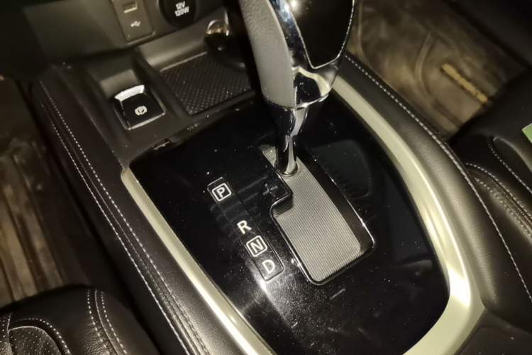 Used Nissan X-Trail 2019 2.0L CVT Smart Connect Comfort Edition 2WD Gear Lever