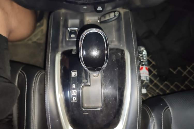 Used Nissan X-Trail 2019 2.0L CVT Smart Connect Comfort Edition 2WD Gear Lever
