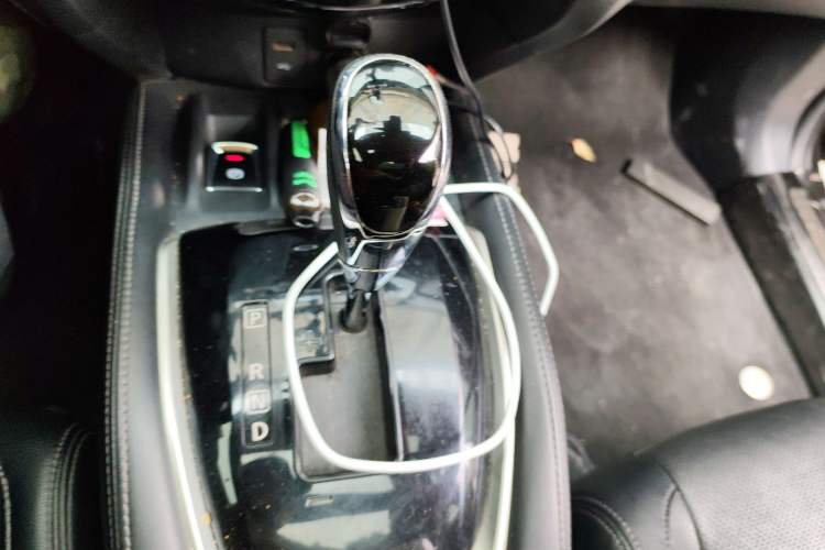 Used Nissan X-Trail 2019 2.0L CVT Smart Connect Comfort Edition 2WD Gear Lever