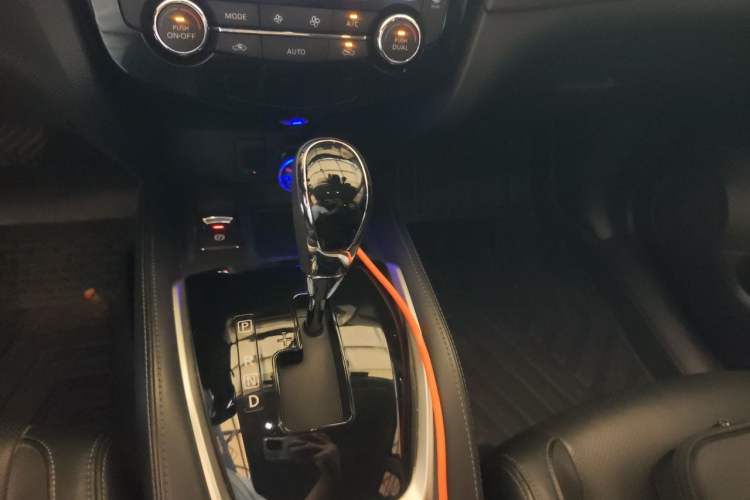 Used Nissan X-Trail 2019 2.0L CVT Smart Connect Comfort Edition 2WD Gear Lever
